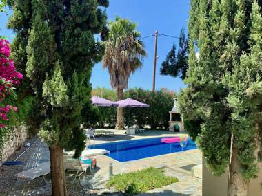 Beautiful modern luxuriously villa private swimming pool 8 p. NW coast Crete