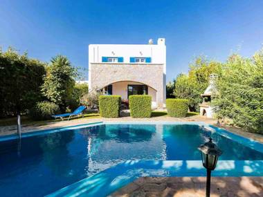 Villa near Beach with Swimming Pool Garden Terrace