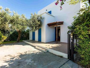 Villa near Beach with Swimming Pool Garden Terrace