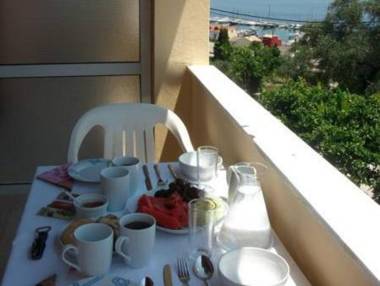 Roza's Home and Studios