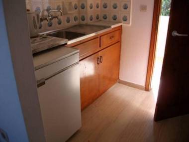 Roza's Home and Studios