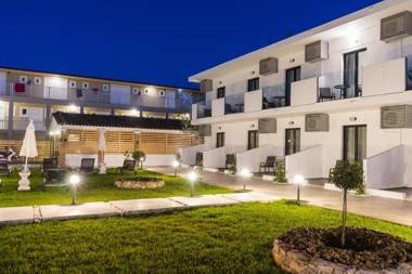 Rooms 48 by Zante Plaza