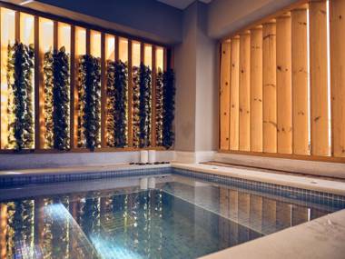 Savvas Luxury Suites