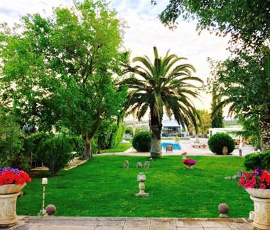 Villa Vravrona Tower & Suites