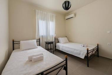 Gennadi Serenity House- beachfront villa with pool