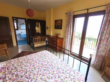 Beautiful villa swimming pool sea view near village not far from Rethymno NW