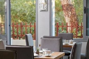 The Gardens Gallery Hotel