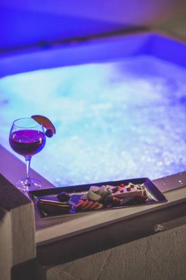 Marquise Suites - Adults Only