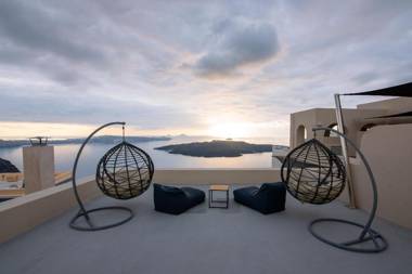 CALDERA CLIFF ILLUSION SUITES