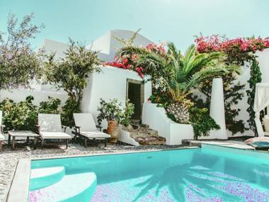 Unique villa stones throw cosy village Megalochori tranquillity and space.