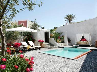 Unique villa stones throw cosy village Megalochori tranquillity and space.