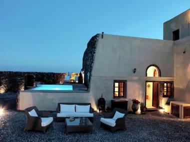 Extravagant villa on top of hill views of vineyards and village Megalochori
