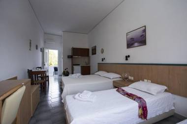 Romani Studios Perissa