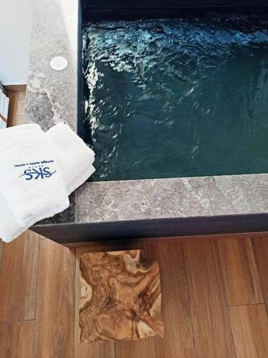 SKS Luxury Suites & Rooms