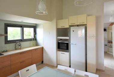 Villa PALAZZO DEL MARE with pool near the sea.