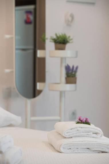 Bounatsa Studios & Apartments