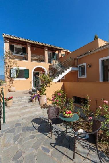 Kontokali Lake House