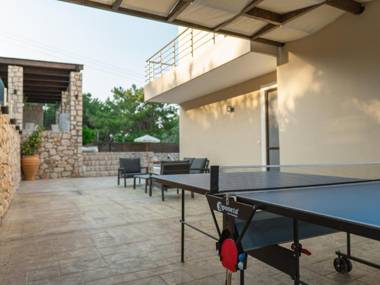 Adonis Villa in nature