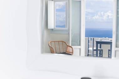 Phaos Santorini Suites