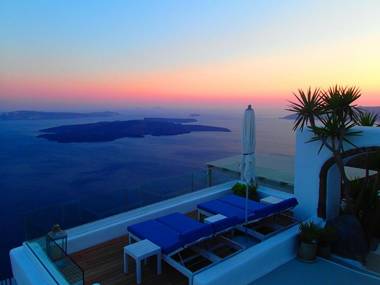 Iconic Santorini a Boutique Cave Hotel