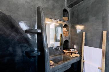 Bianco Diverso Suites