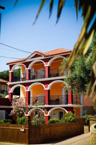 Tsiolis Studios & Apartments