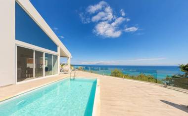 Luxury Villa Cavo Mare Meltemi with private pool & jacuzzi