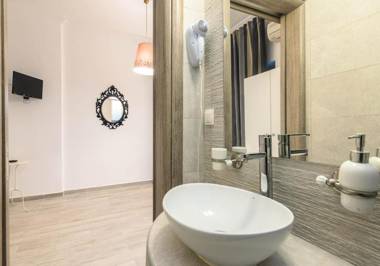 Denise Studios and Apartments