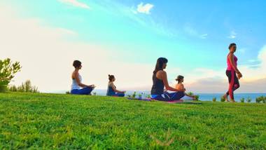 Bungalow White Tennis Apartments & Suites