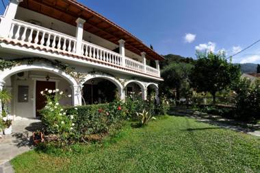 Alexandros Apartments & Studios