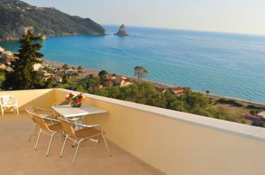 Agios Gordios Beach Holiday Apartments with pool maria