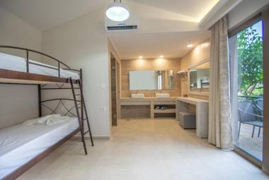 PARADISE APARTMENTS & SUITES