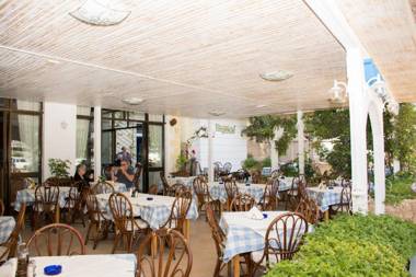 Uncle George Holiday Apts by Estia