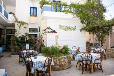 Uncle George Holiday Apts by Estia