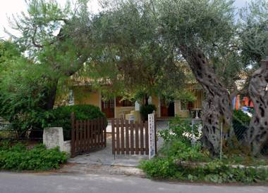 Santos Apartments & Studios