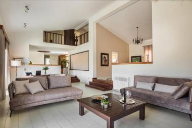 Malibu Superior Villa