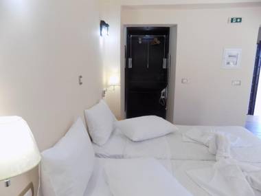 Souvlakis Pool Suites (S.P.S)