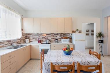 A fully equipped house nearby the beach