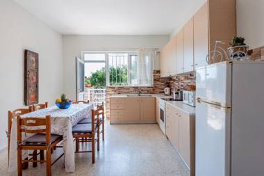 A fully equipped house nearby the beach