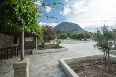 Acrocorinth Apartments