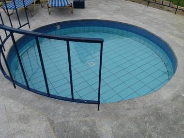 Leonidas Studios & Apartments