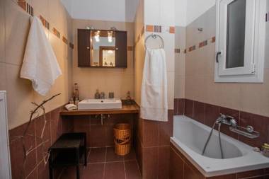 Elisso apartment with seaview garden