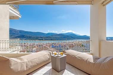 Alexandra's Cozy Sea View Apartment