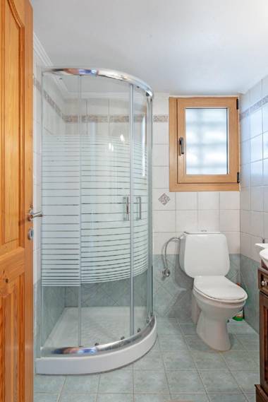 Alexandra's Cozy Sea View Apartment