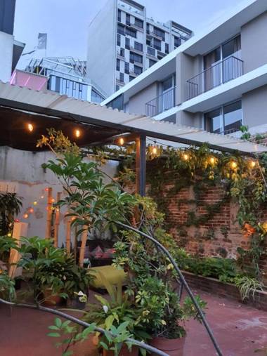 Estancia para turistas zona 4 rodeada de restaurantes bares y lugares de interes