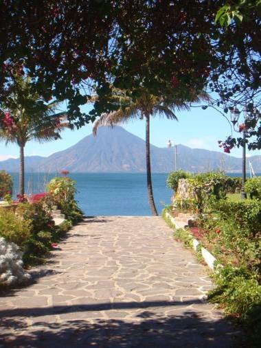 Hotel y Centro de Convenciones Jardines del Lago