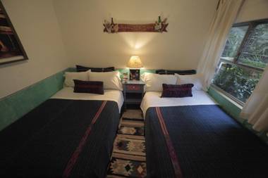 Yellow House Hostel B&B