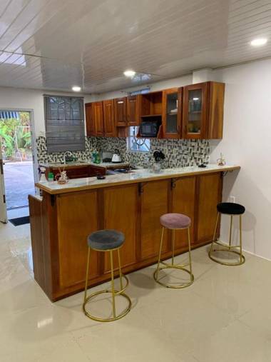 Charming 1-Bed House in Georgetown
