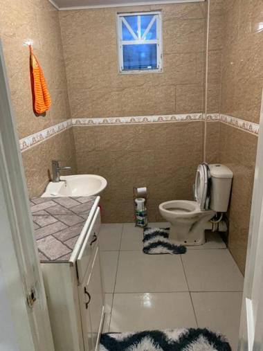Charming 1-Bed House in Georgetown