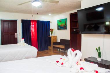 Roatan Yacht Club and Dive Center